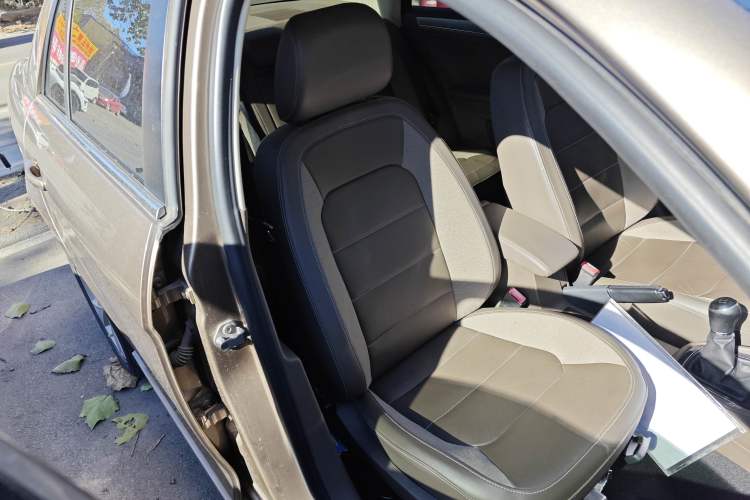 Used Volkswagen Bora 2015 Zhuihui Edition 1.6L Manual Comfort Model
