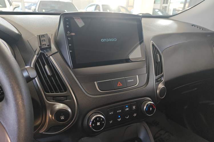 Used Hyundai ix35 2015 2.0L Manual Two-Wheel Drive Comfort Version China IV Standard
