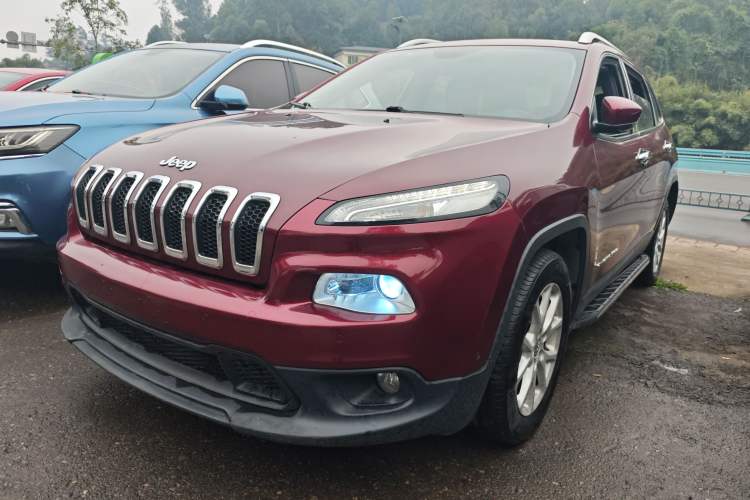 Used  Cherokee 2016 2.4L Leading Edition