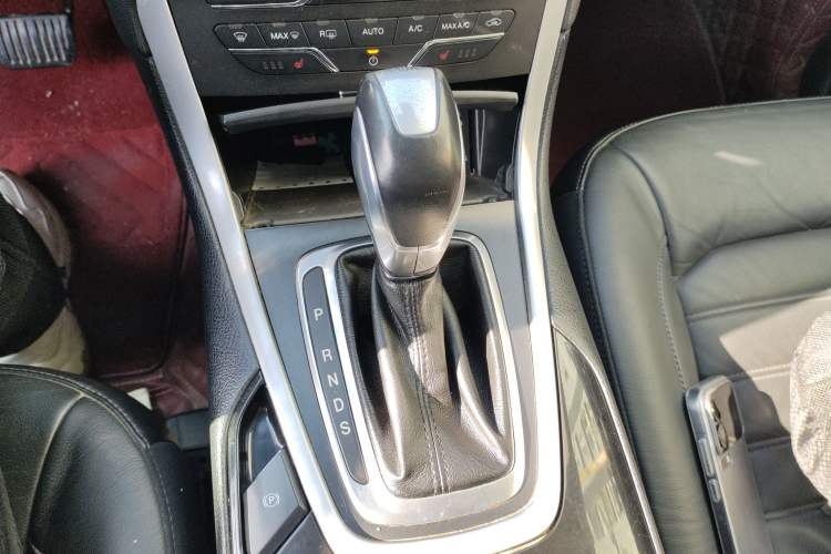 Used Ford Edge 2015 2.0T GTDi 4x4 High-Grade Model
