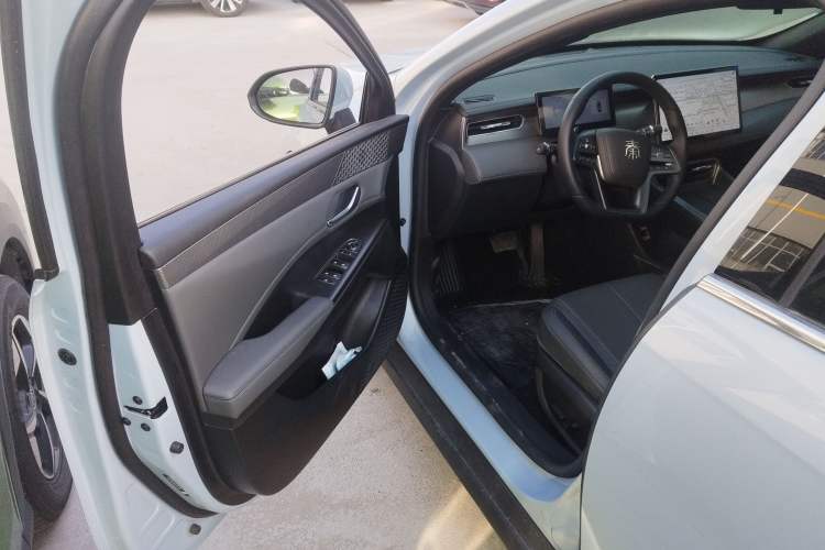 Used BYD Qin PLUS 2025 DM-i Smart Drive 120KM Superior Model
