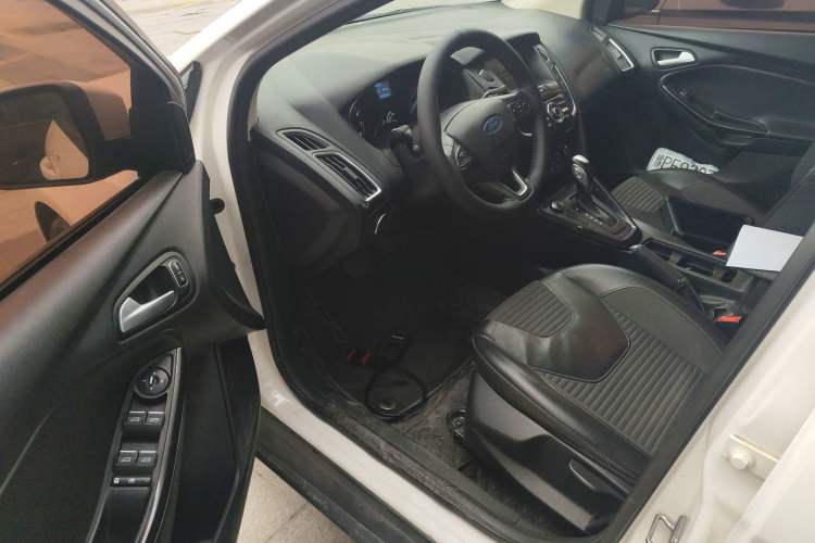 Used Ford Focus 2017 Sedan 1.6L Automatic Fashion Edition Smart Drive Version
