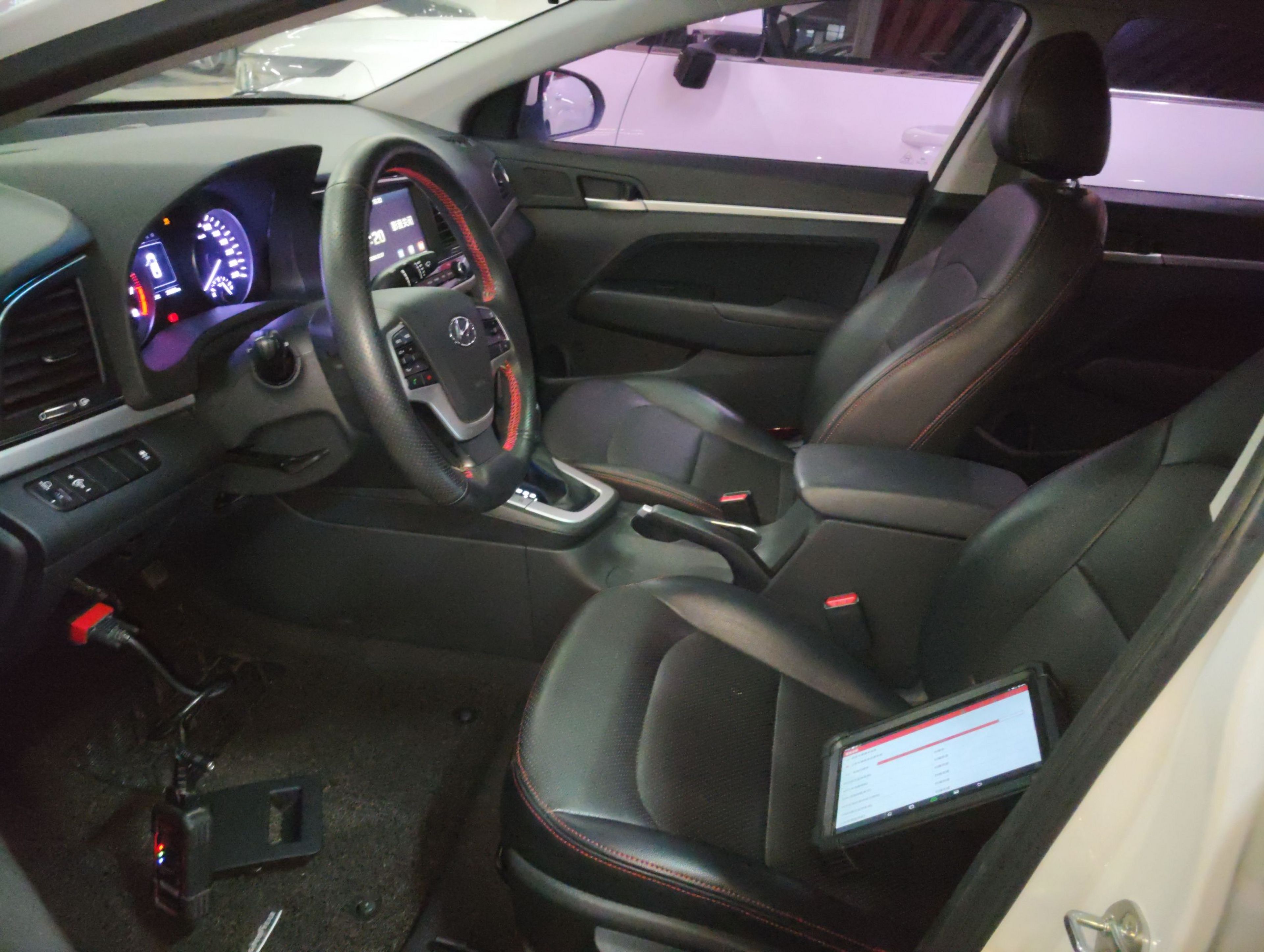 Переднее сиденье в автомобиле