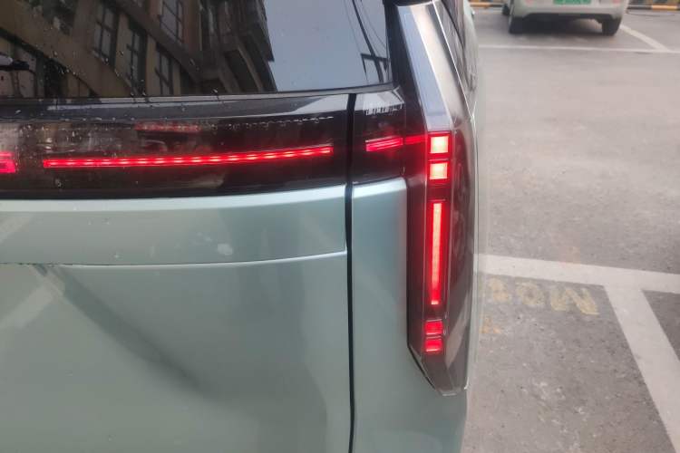 Used SAIC MAXUS Dajia 7 2024 605 km Extended Range Highland Version Six-Seater
