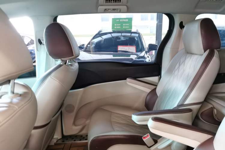 Used Buick GL8 2023 Land Executive Class Smart Enjoyment Model
