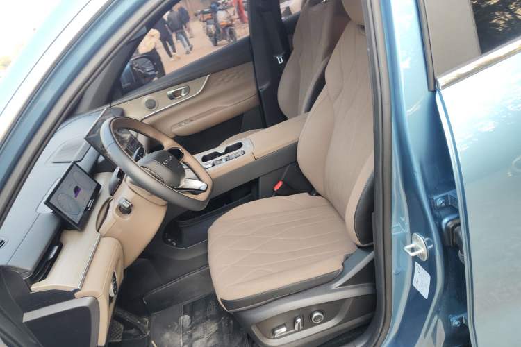 Used Chery Tiggo 8 PLUS C-DM 2025 1.5T 116 km Prestige Version 5 Seats