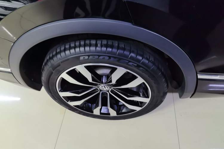 Used Volkswagen Tiguan L 2020 330TSI Automatic Two-Wheel Drive R-Line Flagship Version China VI Standard