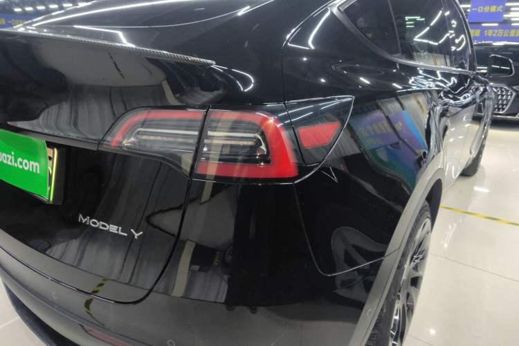 Used Tesla Model Y 2023 Long-Range All-Wheel-Drive Version