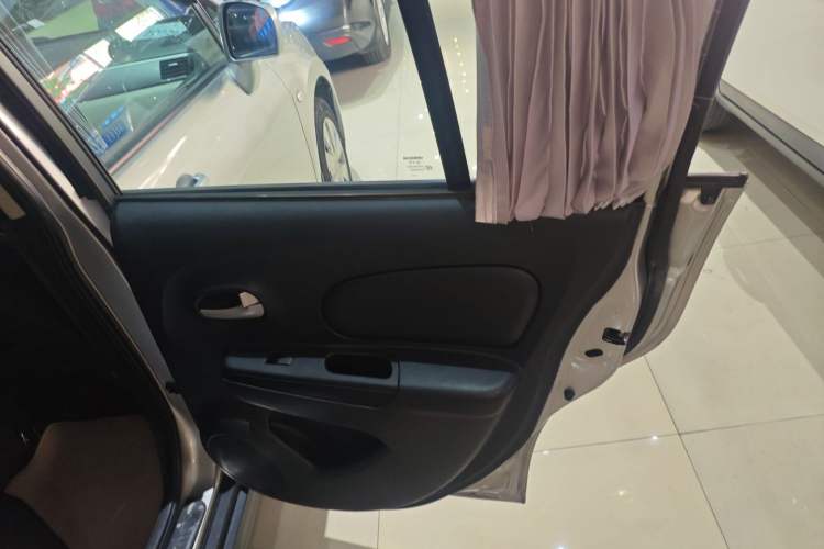 Used Venucia R50 2015 1.6L Automatic Fashion Edition