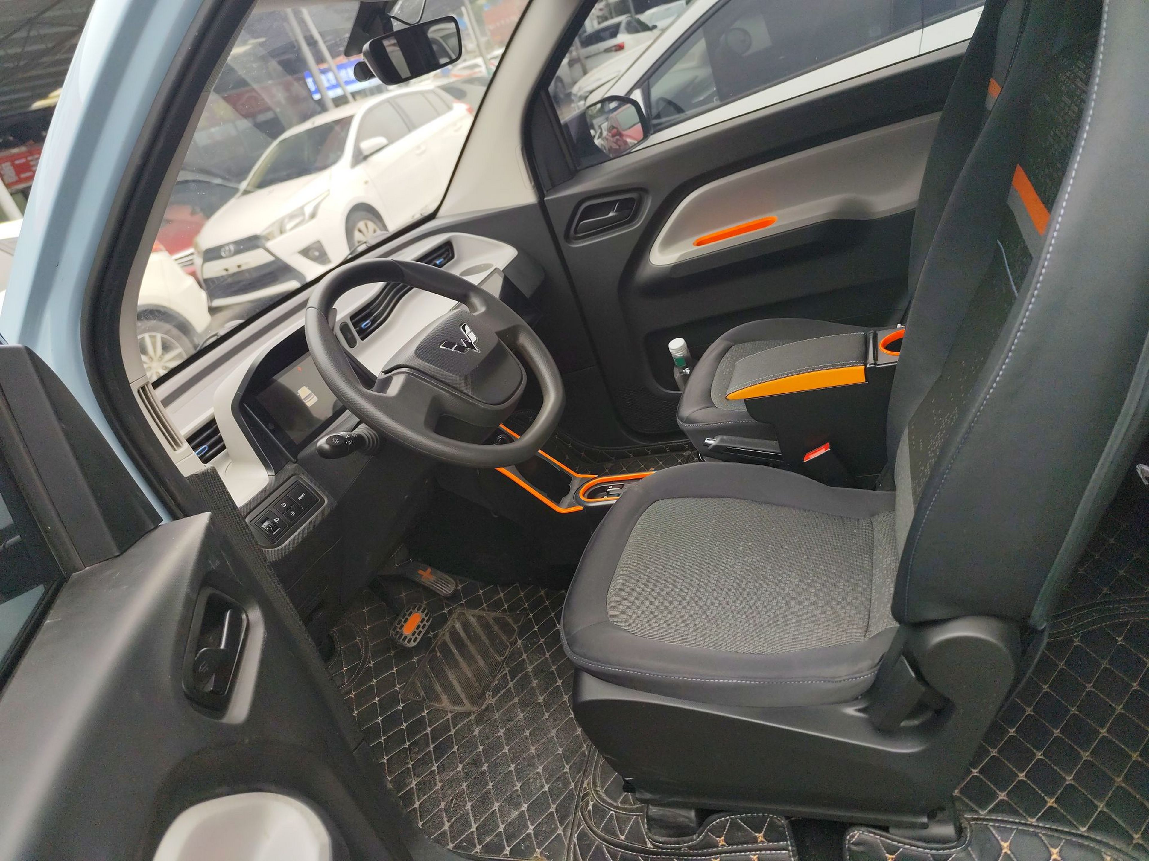 Переднее сиденье в автомобиле