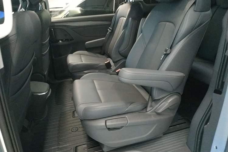 Used Buick GL8 New Energy 2025 Lushang First-Drive Edition 7-Seater
