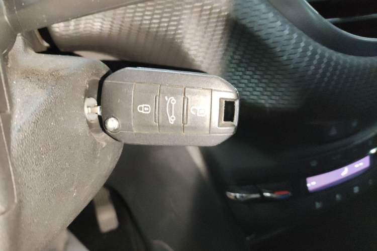 Used Peugeot 2008 2014 1.6L Manual Fashion Edition