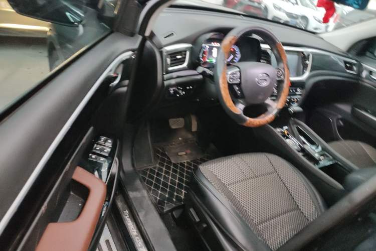 Used GAC Trumpchi GS7 2017 280T Two-Wheel Drive Luxury Model
