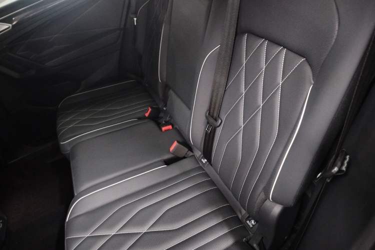 Used Volkswagen Tiguan L 2023 Revised Version 330TSI Automatic Two-Wheel Drive Smart Enjoyment Edition