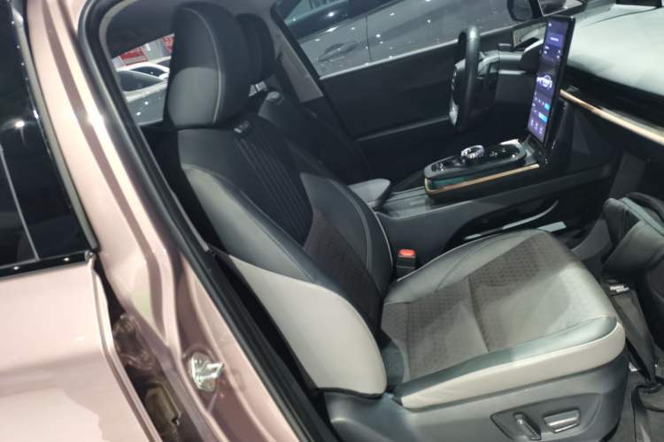 Used Toyota bZ3 2023 616 km Long-Range Premium
