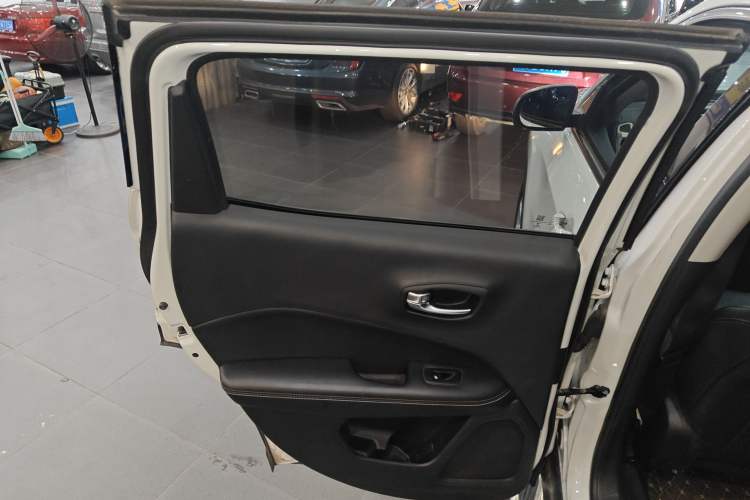 Used  Compass 2017 200T Automatic Family Edition
