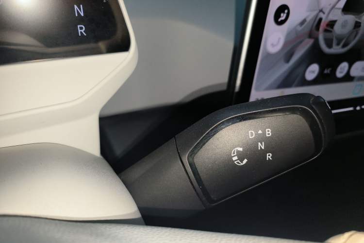 Used Volkswagen ID.3 2025 Smart Model Outstanding Oxygen Edition
