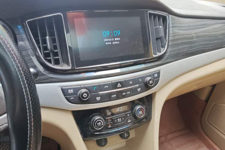 Used Baojun 730 2016 1.8L iAMT Luxury Model 7 Seats
