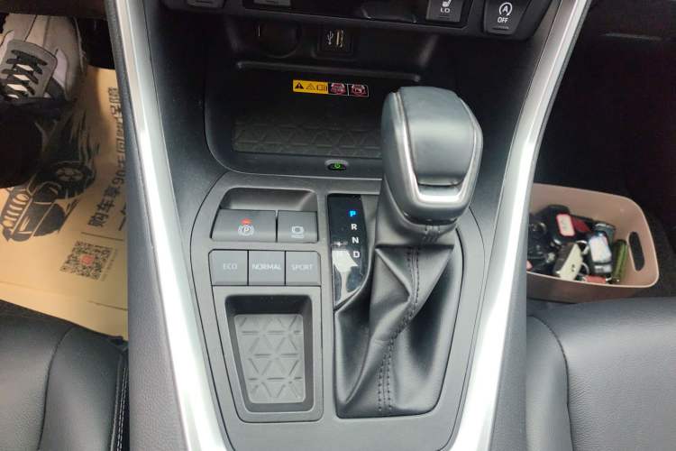 Used Toyota RAV4 2023 2.0L CVT Two-Wheel Drive 20th Anniversary Platinum Edition
