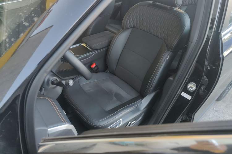 Used Geely Auto Haoyue L 2025 2.0T DCT Luxury Edition