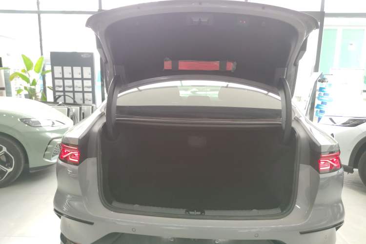 Used BYD Han 2025 EV with 701 km of Laser Radar-Enabled Intelligent Driving
