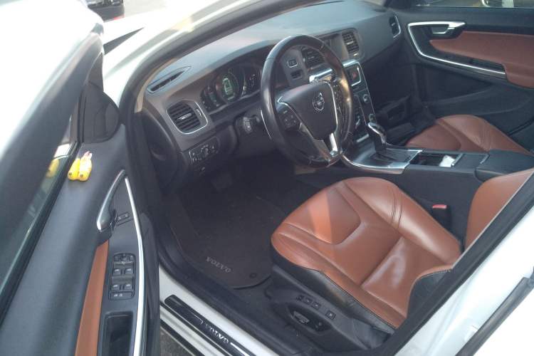 Used Volvo V60 2014 T5 Zhiya Edition