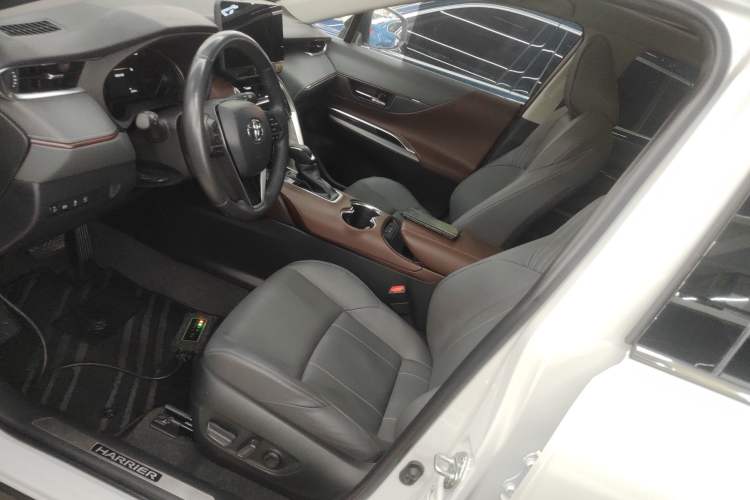 Used Toyota Harrier 2023 2.0L CVT Two-Wheel Drive Deluxe Edition