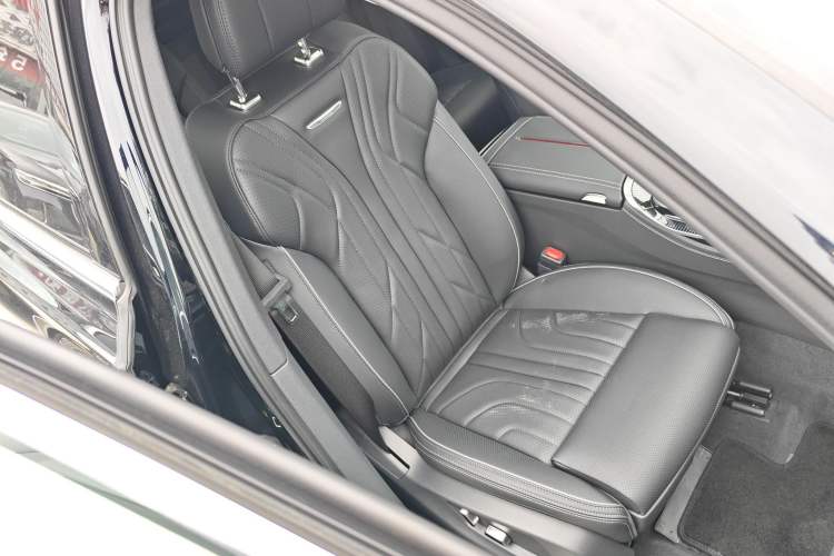 Used Hongqi H9 2025 2.0T Two-Wheel Drive Flagship Luxury Business Edition 5 Seats
