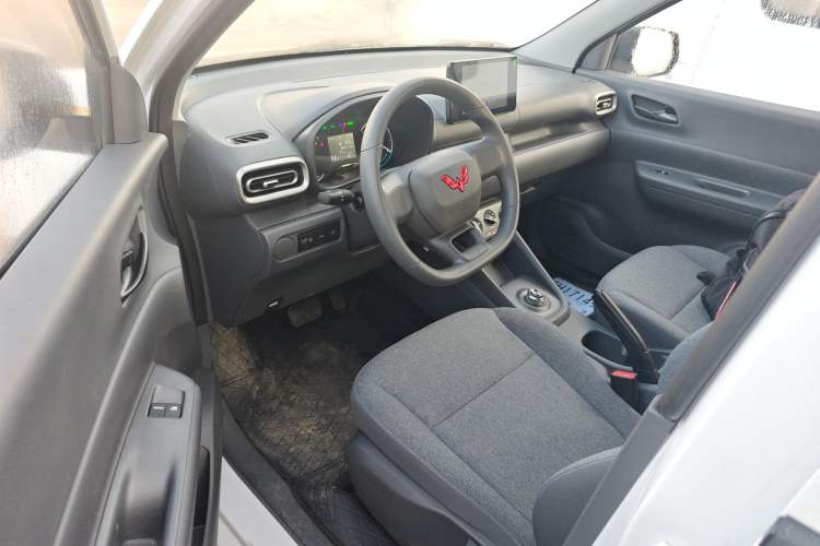 Used Wuling Hongguang New Energy 2024 All-Electric Model 300KM Standard Version
