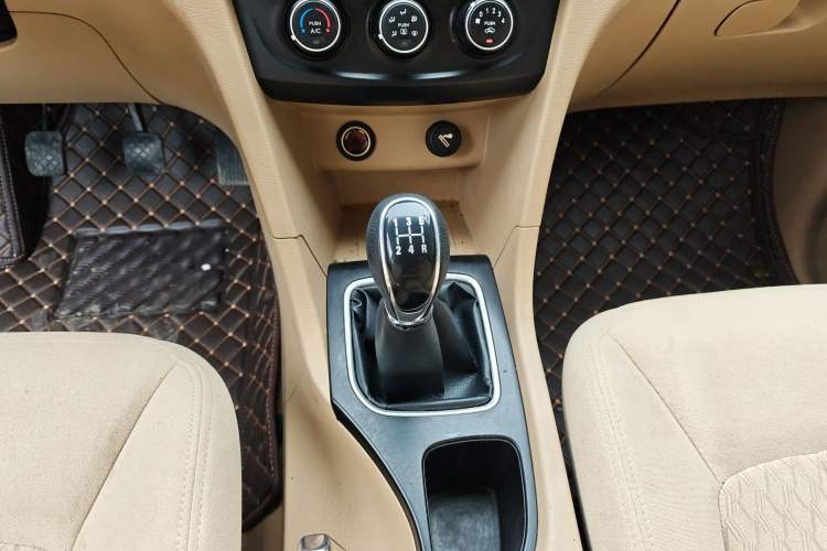 Used Baojun 730 2016 Revised 1.5L Manual Standard Version 7 Seats China V Emission Standard
