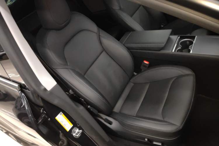 Used Tesla Model Y 2025 Rear-Wheel-Drive Version
