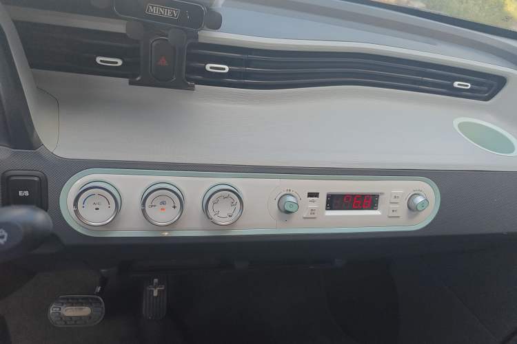 Used Wuling Hongguang MINIEV 2022 Macaron Premium Model – Lithium Iron Phosphate
