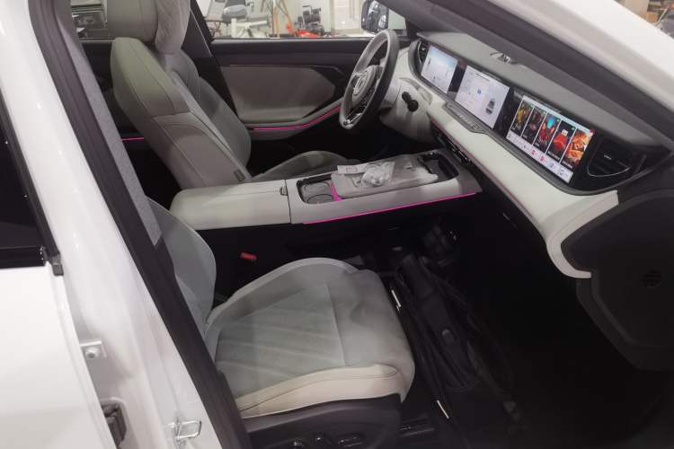 Used VOYAH FREE 2025 318 318 km Rear-Drive Touring Edition
