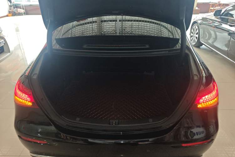 Used Mercedes-Benz E-Class 2023 Updated E 300 L Fashion Edition
