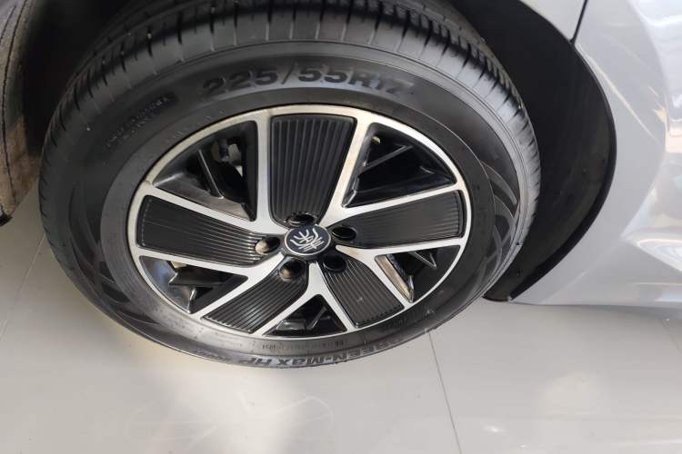 Used BYD Qin L 2025 DM-i Smart Drive 120KM Leading Model
