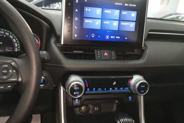 Used Toyota RAV4 2022 2.0L CVT 4x4 Fashion Edition
