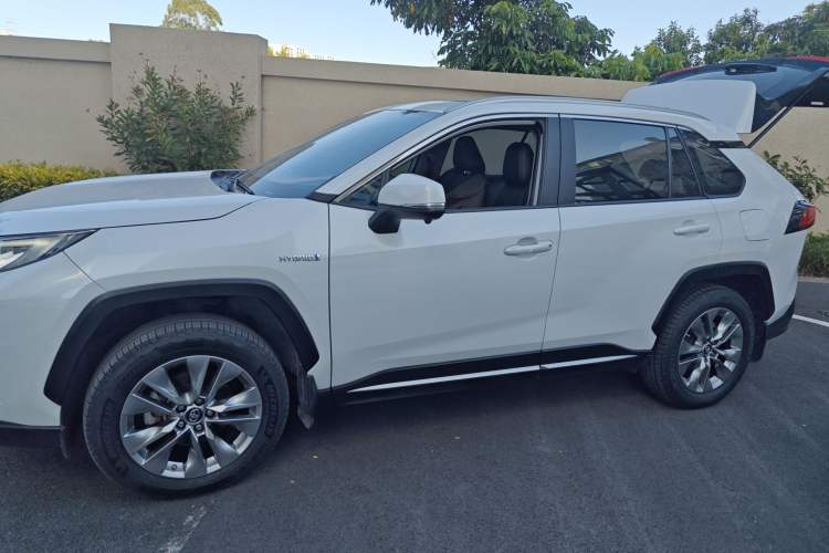 Used Toyota Wildlander 2020 Dual-Motor 2.5L E-CVT Four-Wheel Drive Luxury Edition
