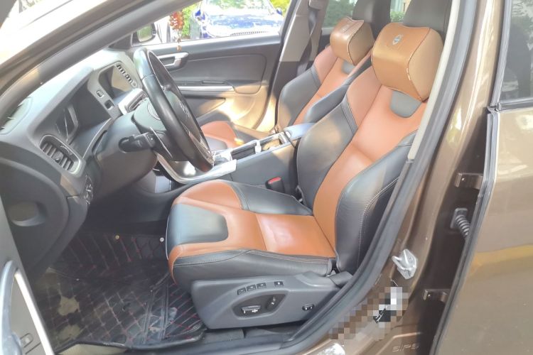 Used Volvo V60 2016 Cross Country T6 AWD
