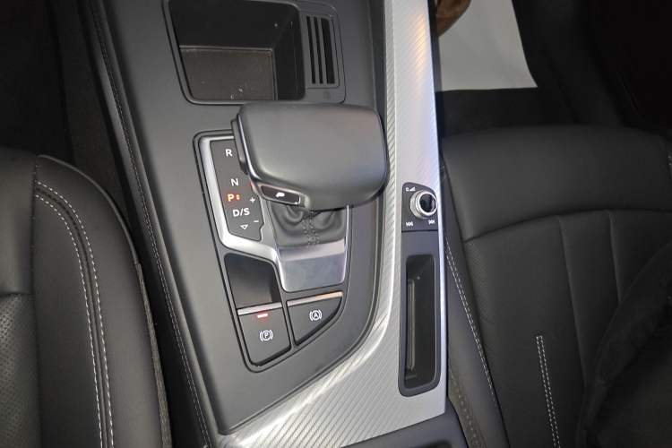 Used Audi A4L 2020 40 TFSI Fashionable and Elegant Model
