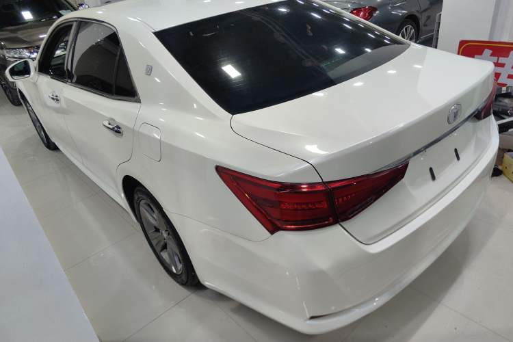 Used Toyota Crown 2015 2.0T Fashion Edition
