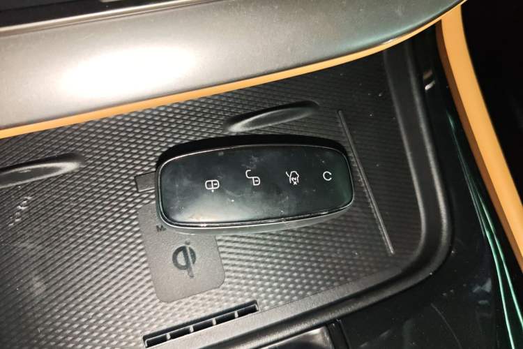 Used Denza D9 2024 DM-i 980 Four-Wheel Drive Prestige Model
