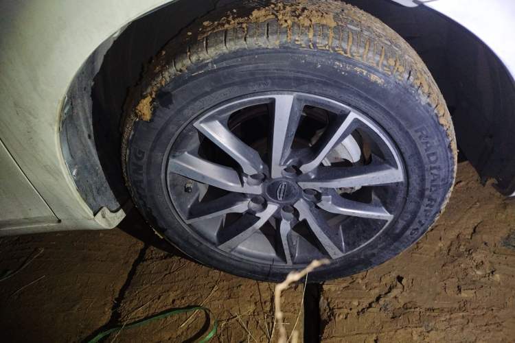 Used Geely Auto Emgrand 2019 Leading Edition 1.5L CVT Upward-Connected Model China VI Standard
