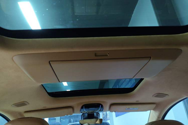 Used VOYAH Dream 2025 PHEV Four-Wheel-Drive Flagship Kunpeng Edition
