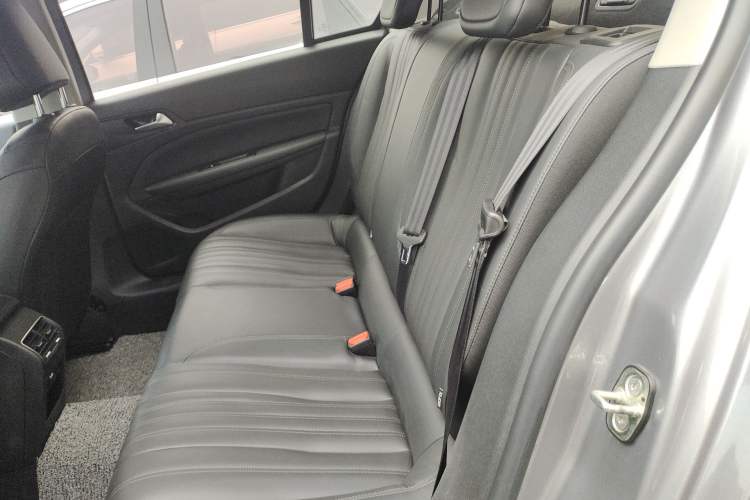 Used Peugeot 408 2022 1.6T Light-Chasing Edition
