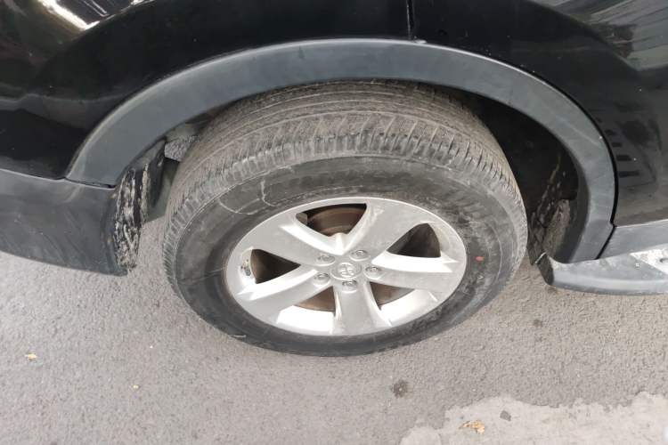 Used Toyota RAV4 2013 2.0L CVT Four-Wheel Drive New Edition