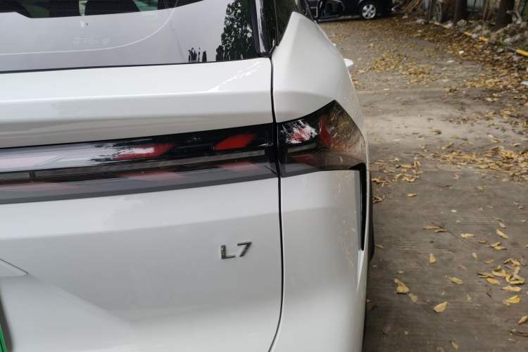 Used  L7 2024 1.5T 115 km PLUS Dragon Edition