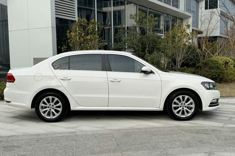 Used Volkswagen Lavida 2017 1.6L Automatic Comfort Edition
