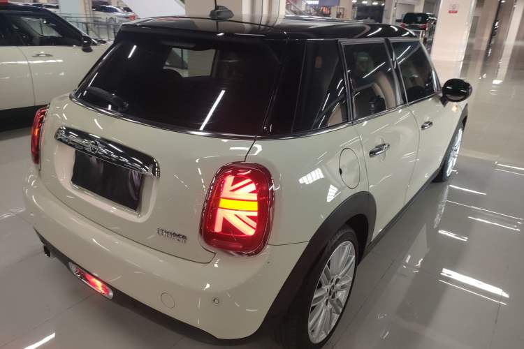 Used  MINI 2018 1.5T COOPER Artist Five-Door Edition
