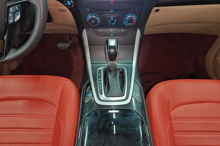 Used Ford Edge 2016 EcoBoost 245 Two-Wheel-Drive Titanium 5-Seater
