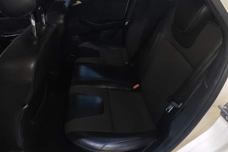 Used Ford Focus 2012 Sedan 1.6L Automatic Fashion Edition